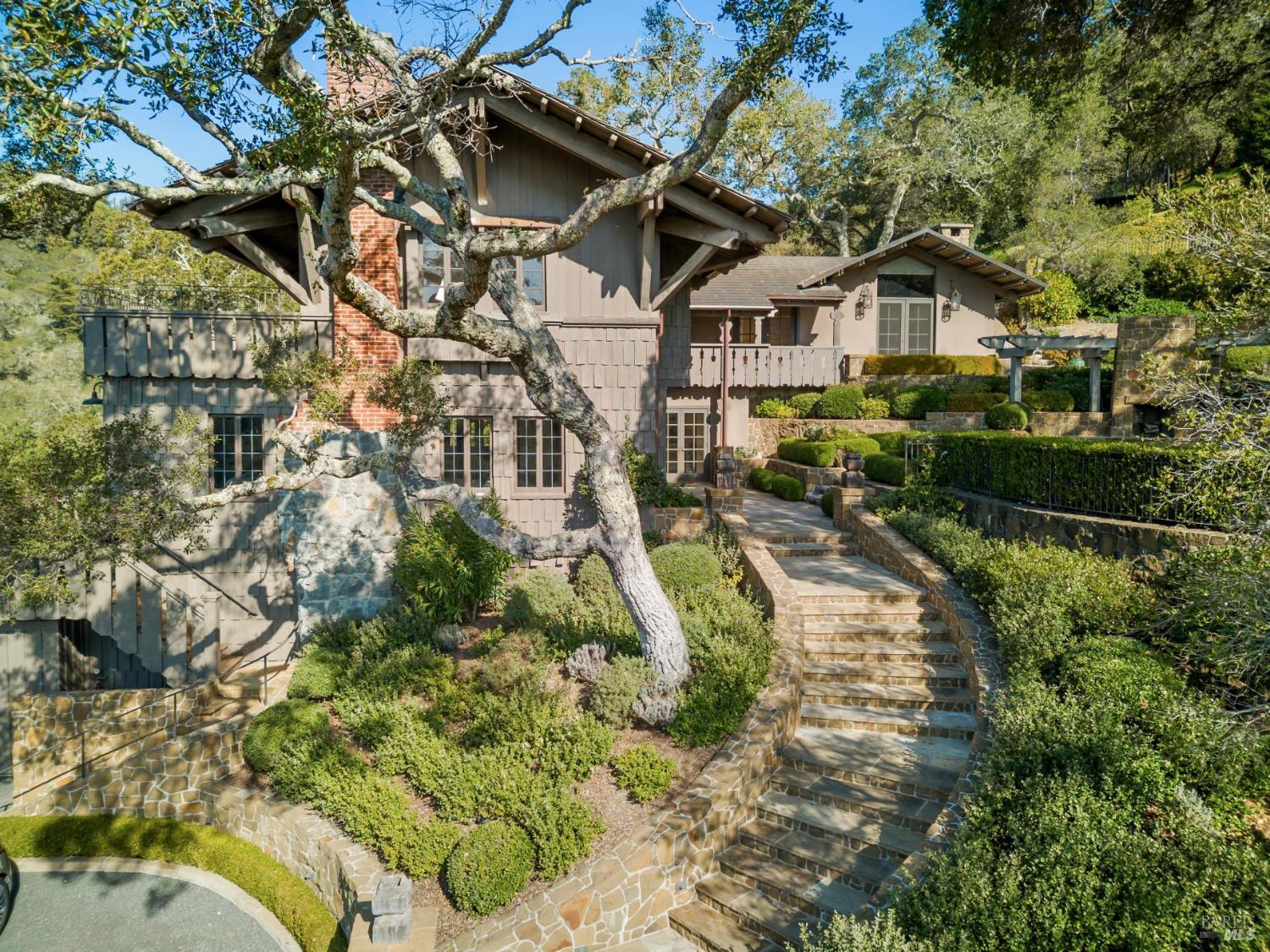 126 Winding Way