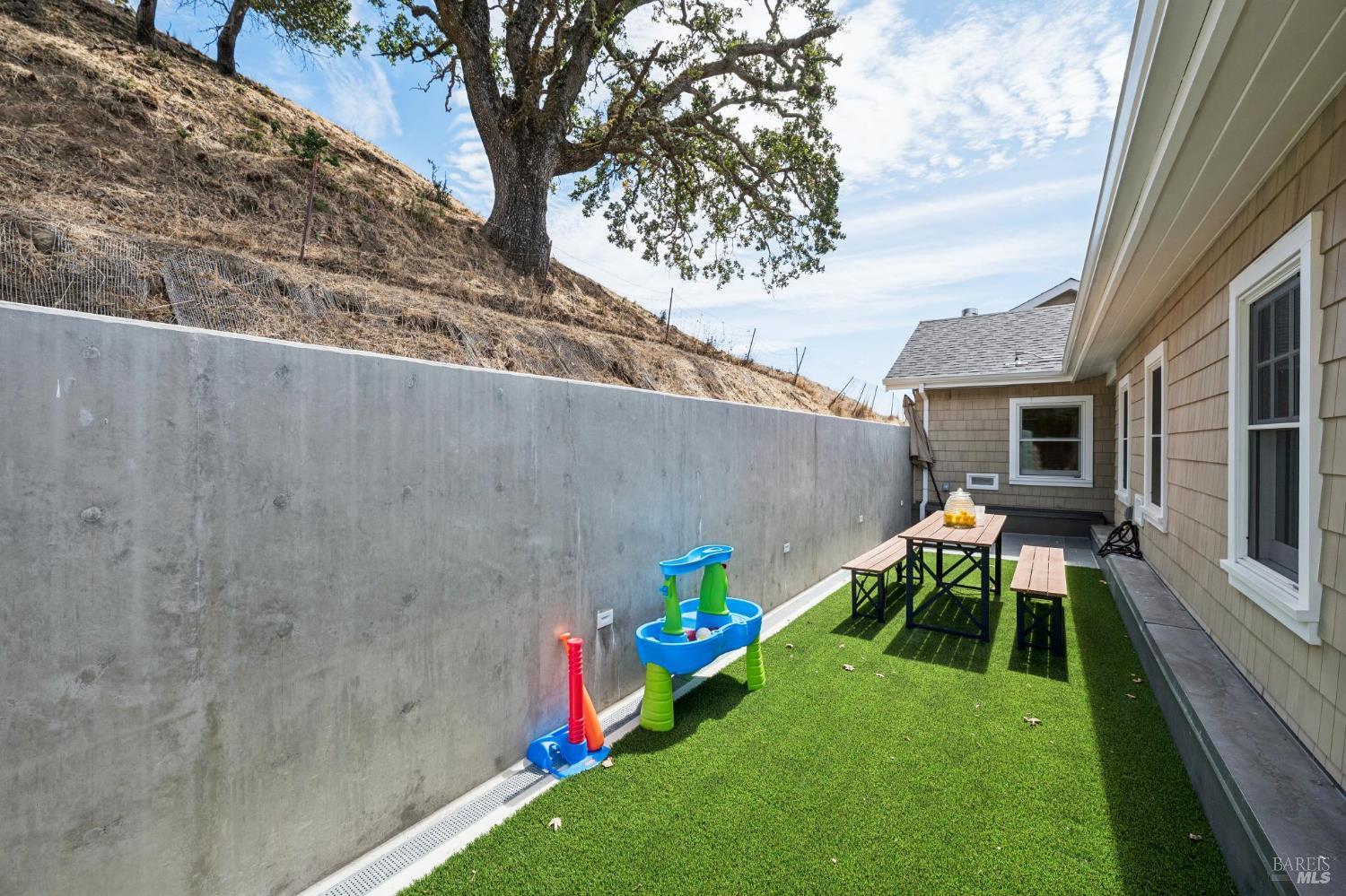 187 Sacramento Avenue