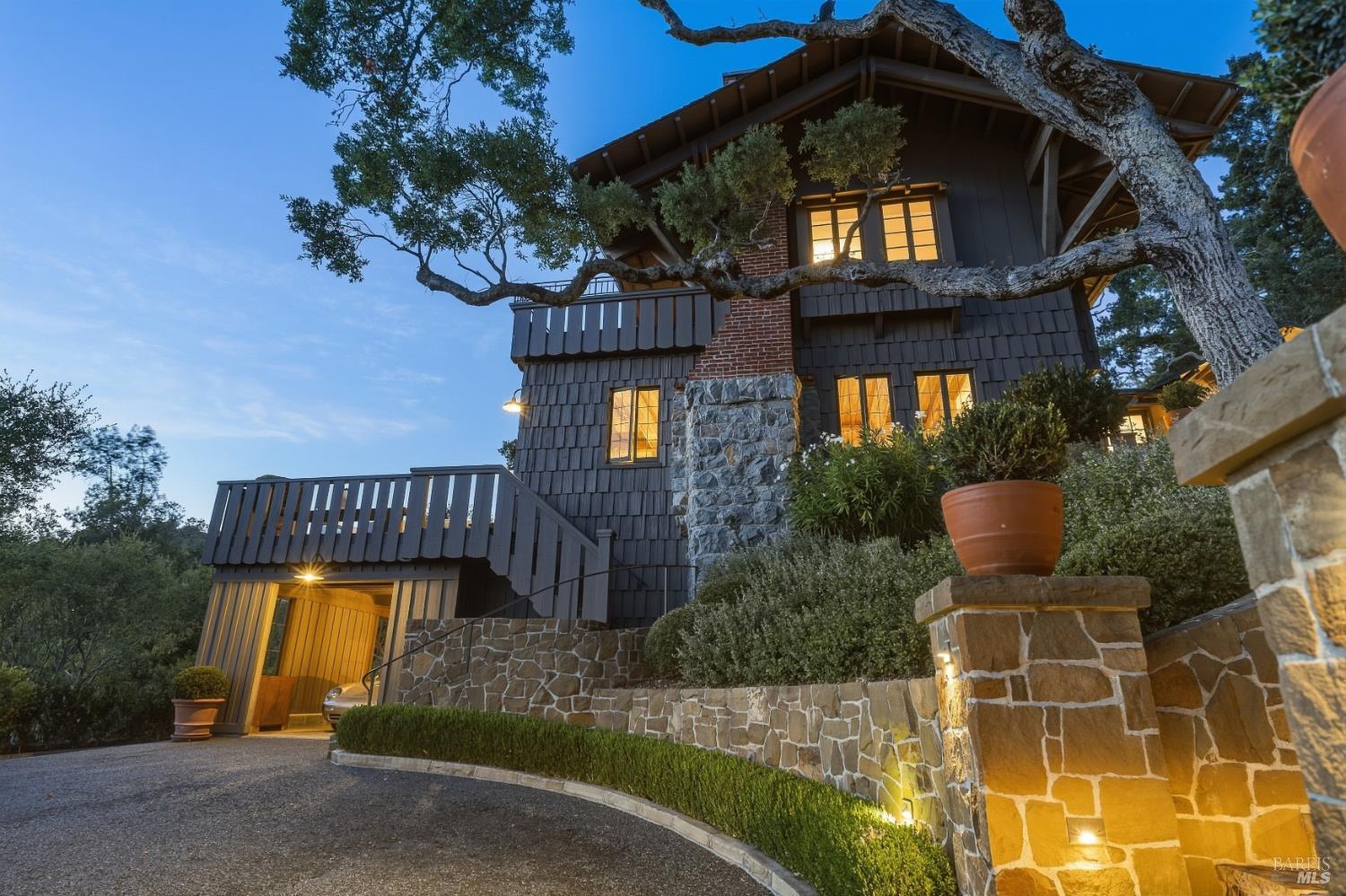 126 Winding Way
