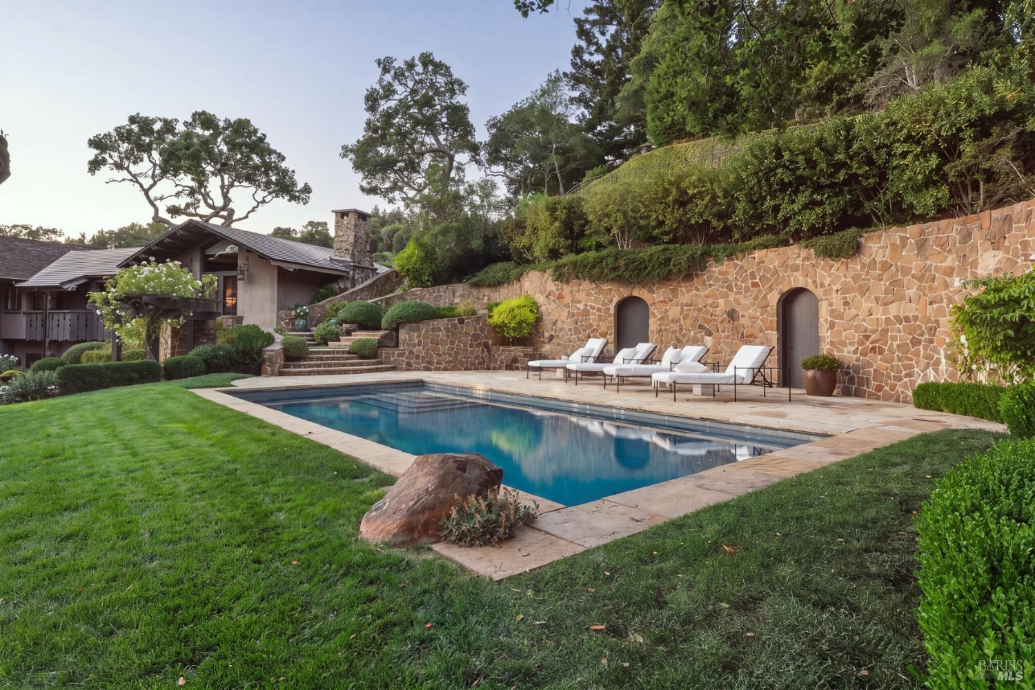 126 Winding Way