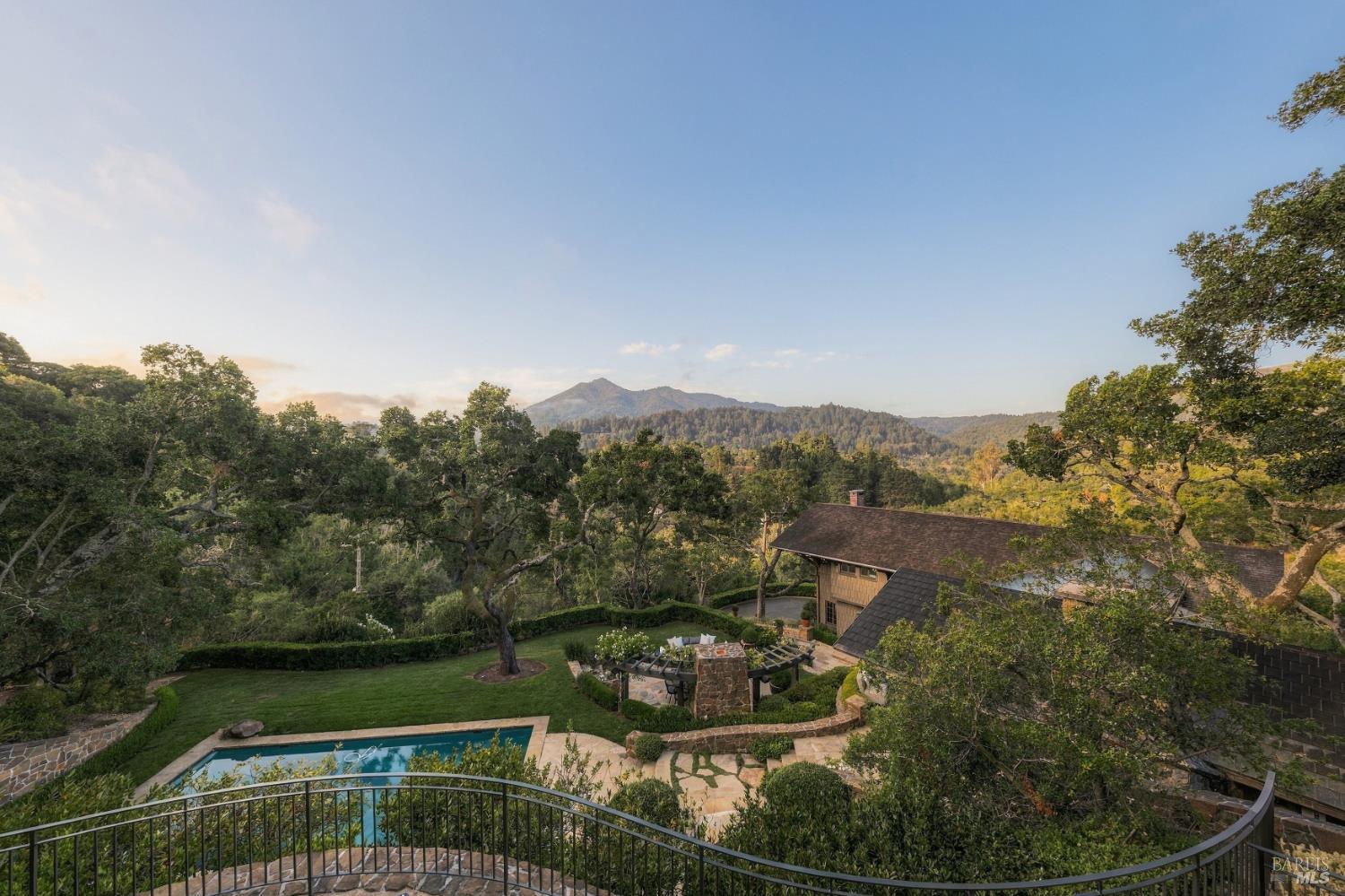 126 Winding Way