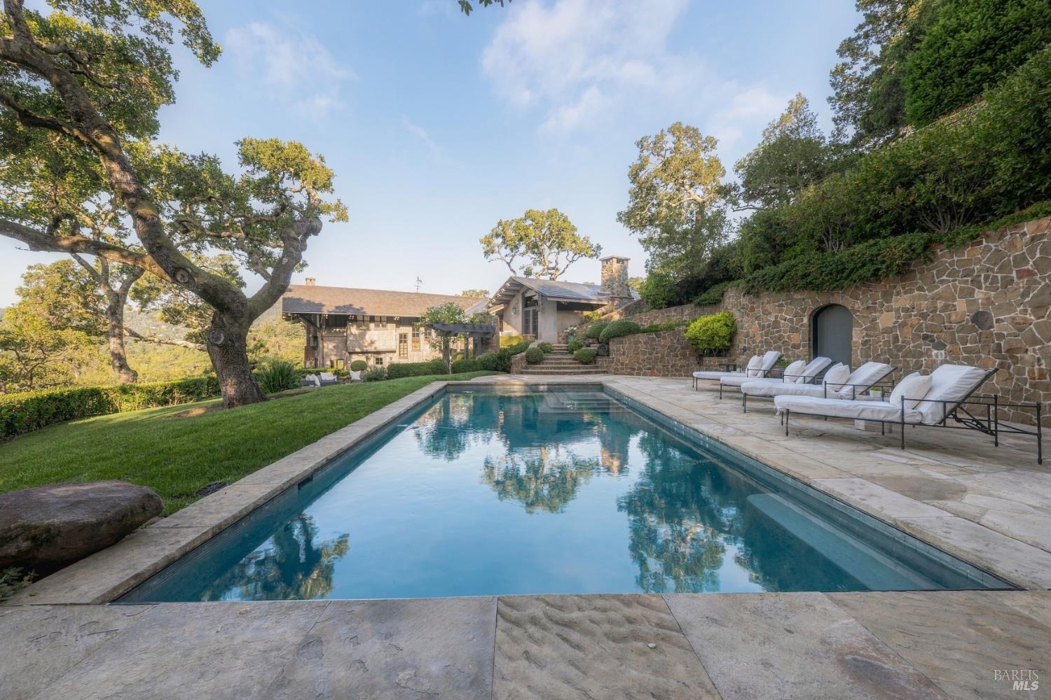 126 Winding Way