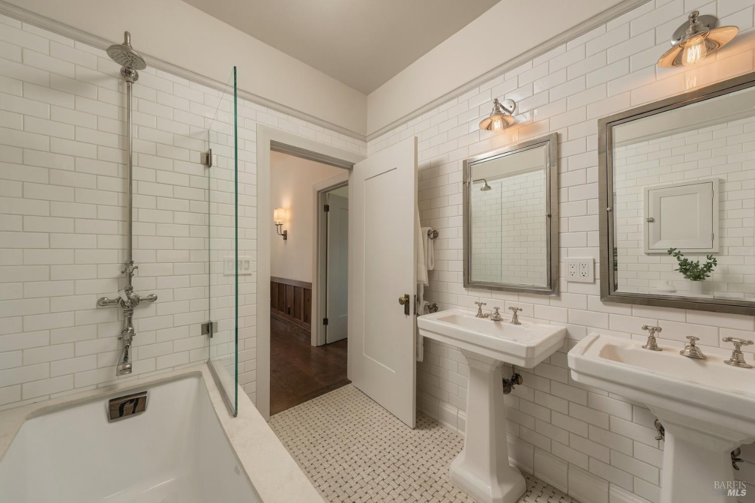 126 Winding Way