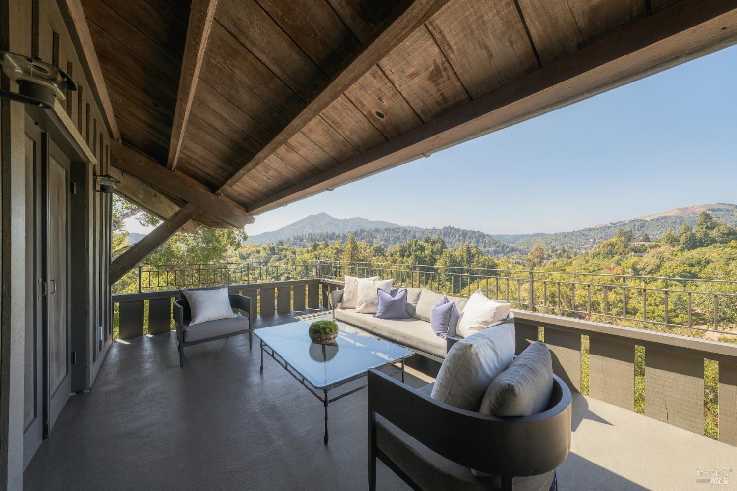 126 Winding Way