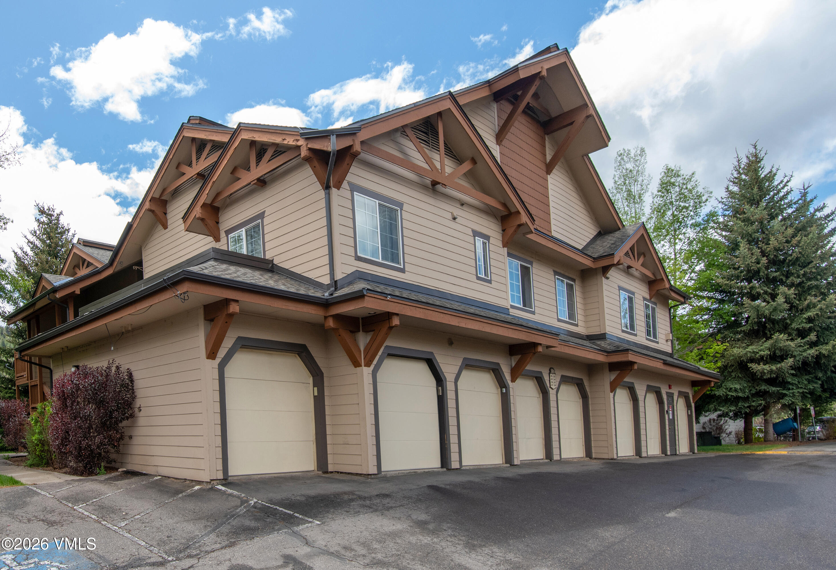 2301 Crazy Horse Circle 2301