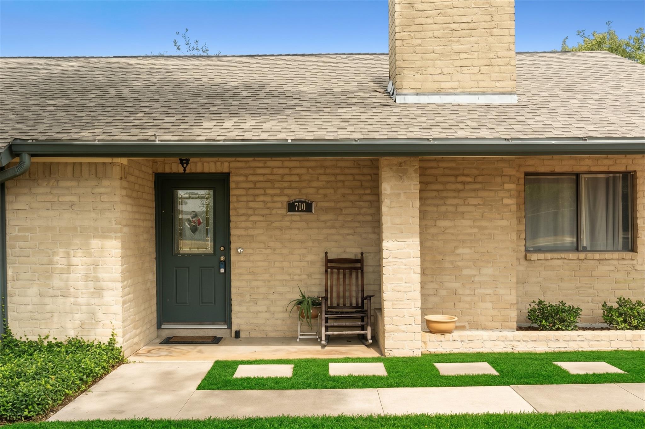 710 Lake View CV