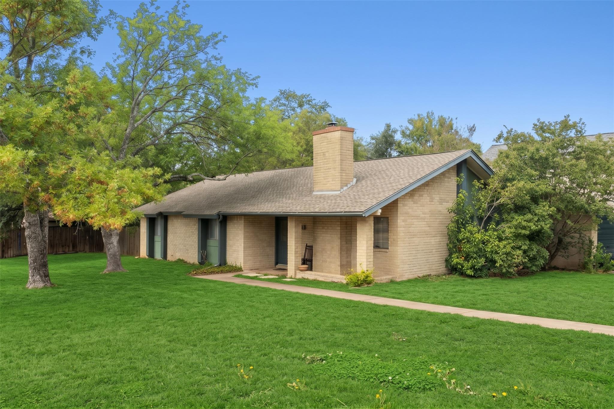 710 Lake View CV