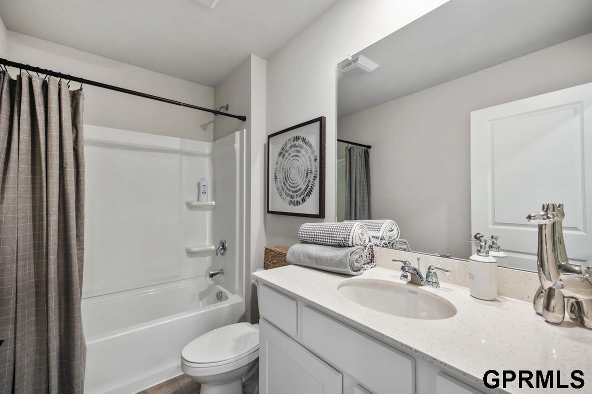 8031 N 170 Terrace