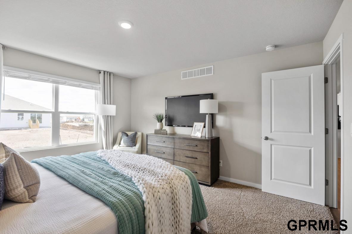 8031 N 170 Terrace
