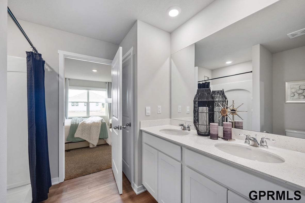 8031 N 170 Terrace