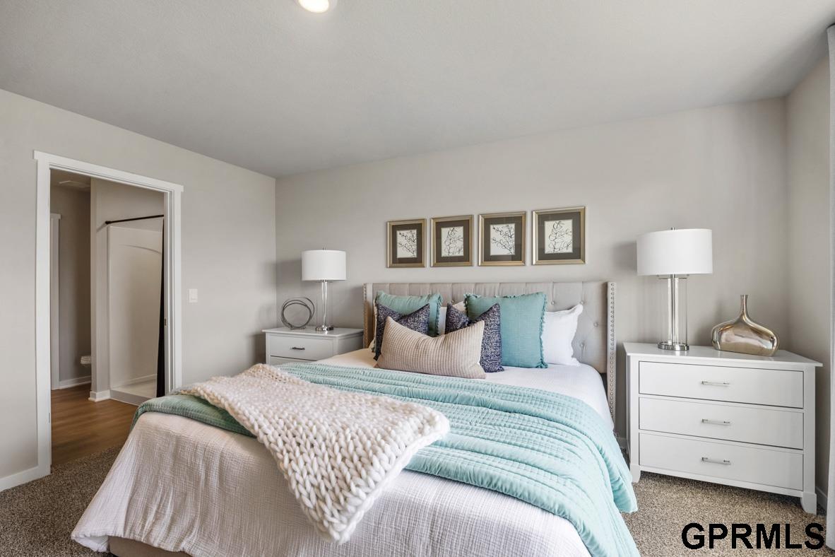 8031 N 170 Terrace
