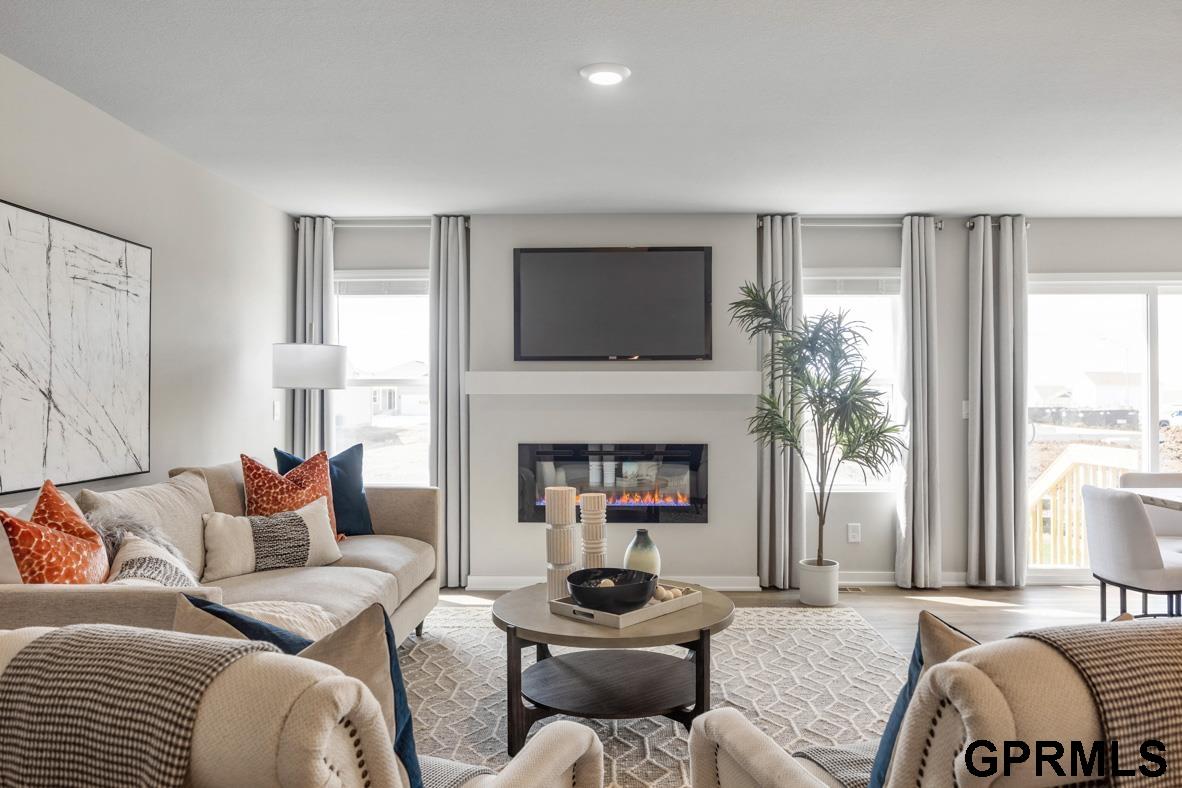 8031 N 170 Terrace