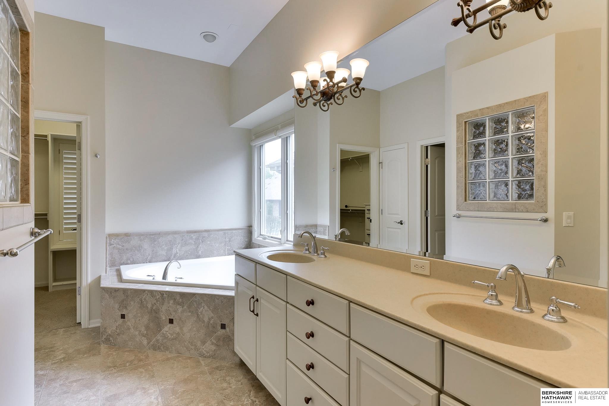 1414 S 189th Court