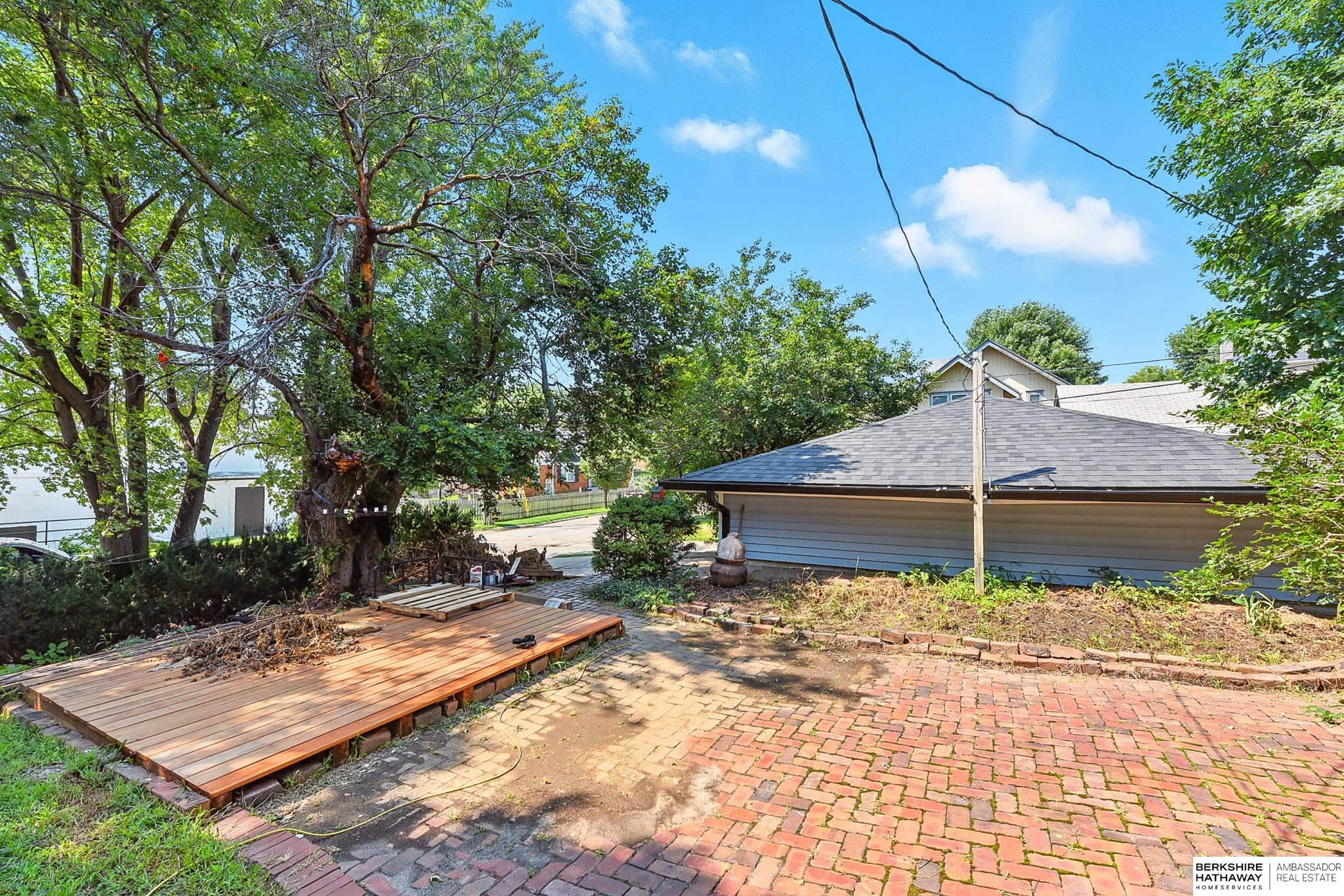 3340 Center Street