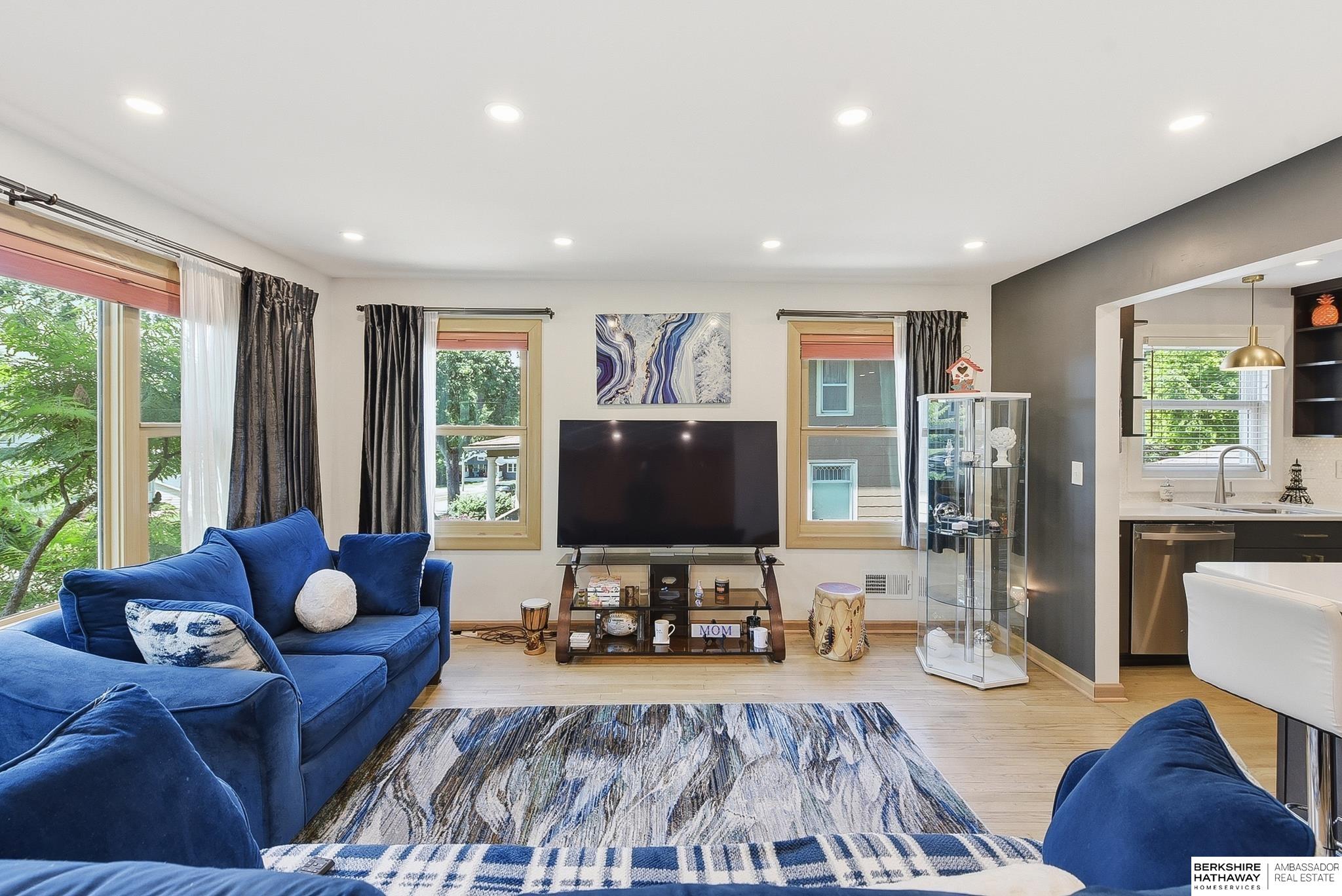 4022 & 4024 Burt Street
