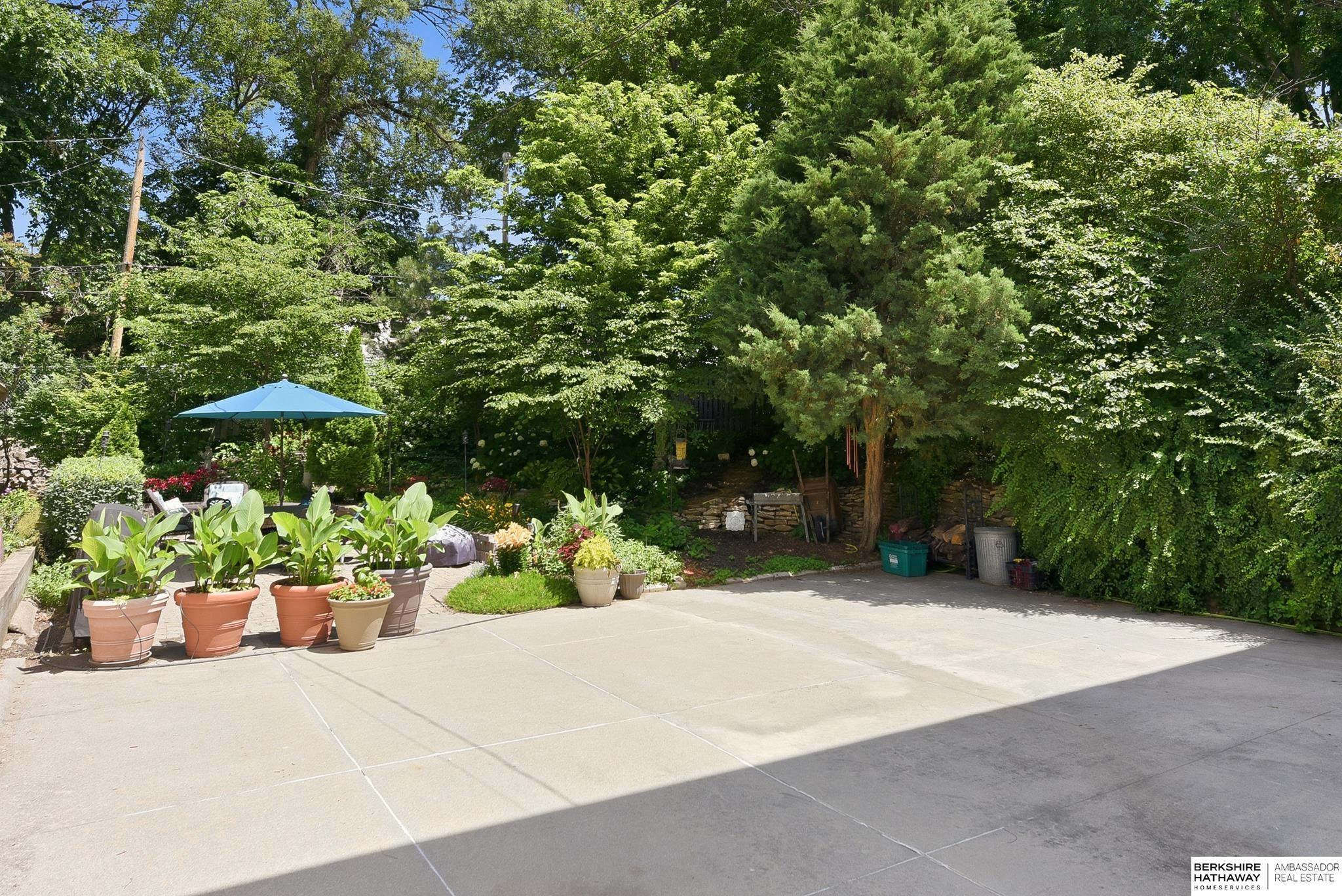 4022 & 4024 Burt Street