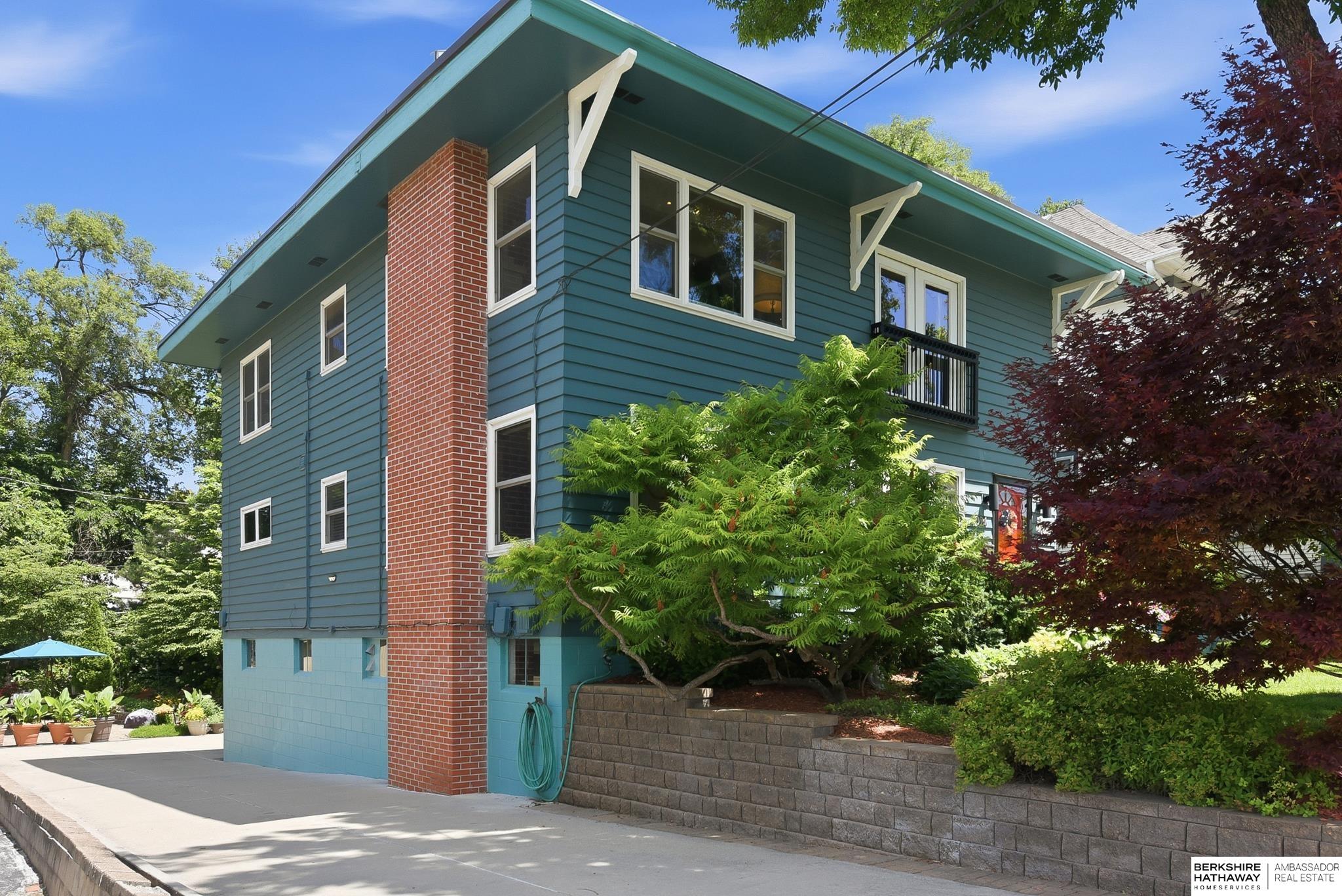 4022 & 4024 Burt Street