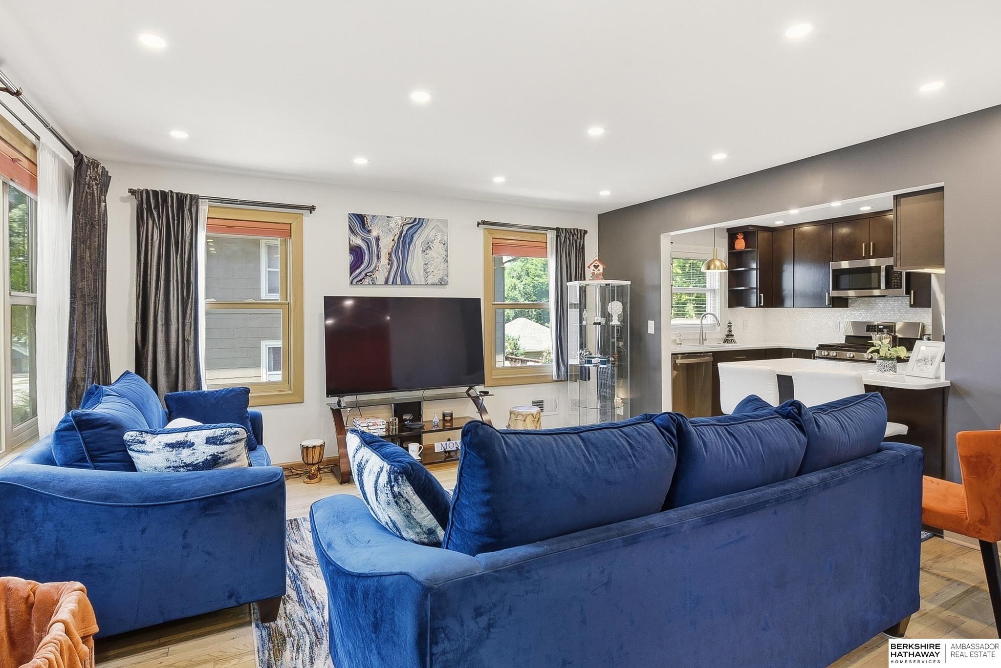 4022 & 4024 Burt Street