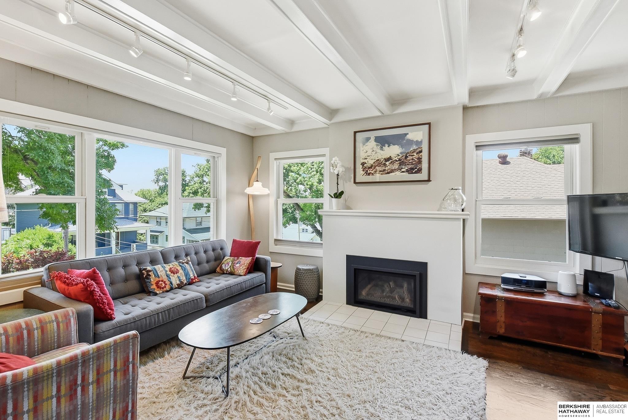 4022 & 4024 Burt Street