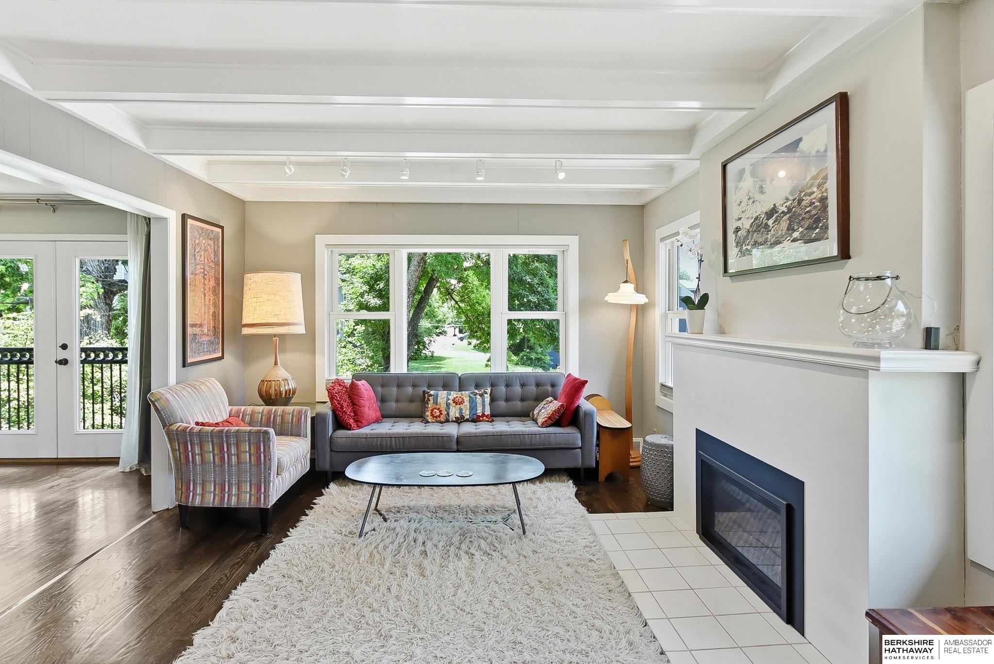 4022 & 4024 Burt Street