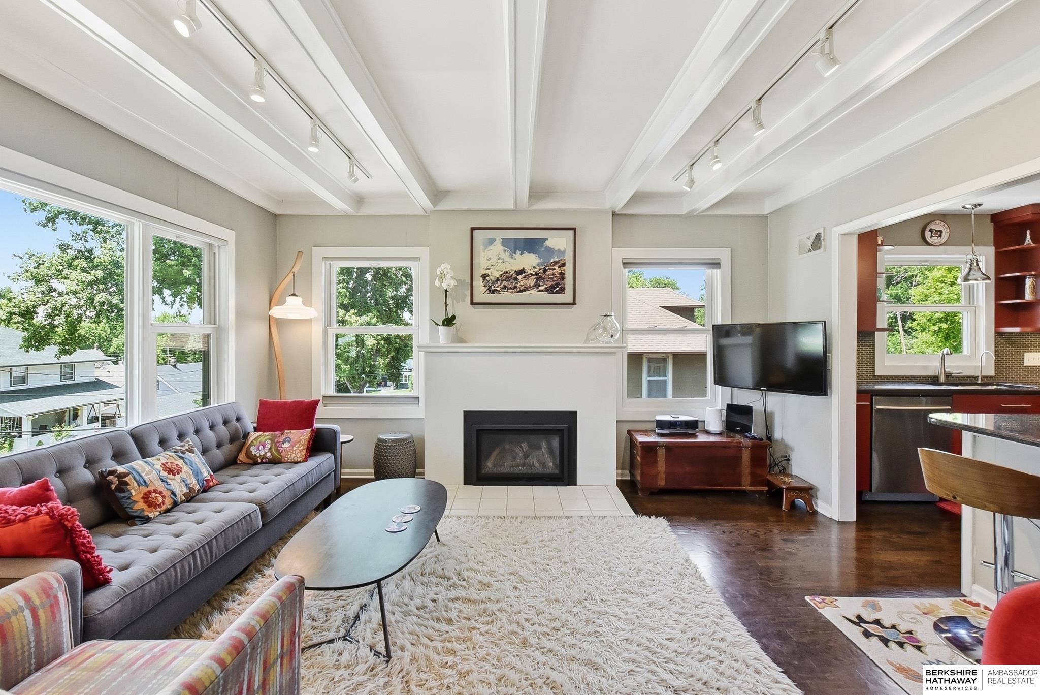 4022 & 4024 Burt Street