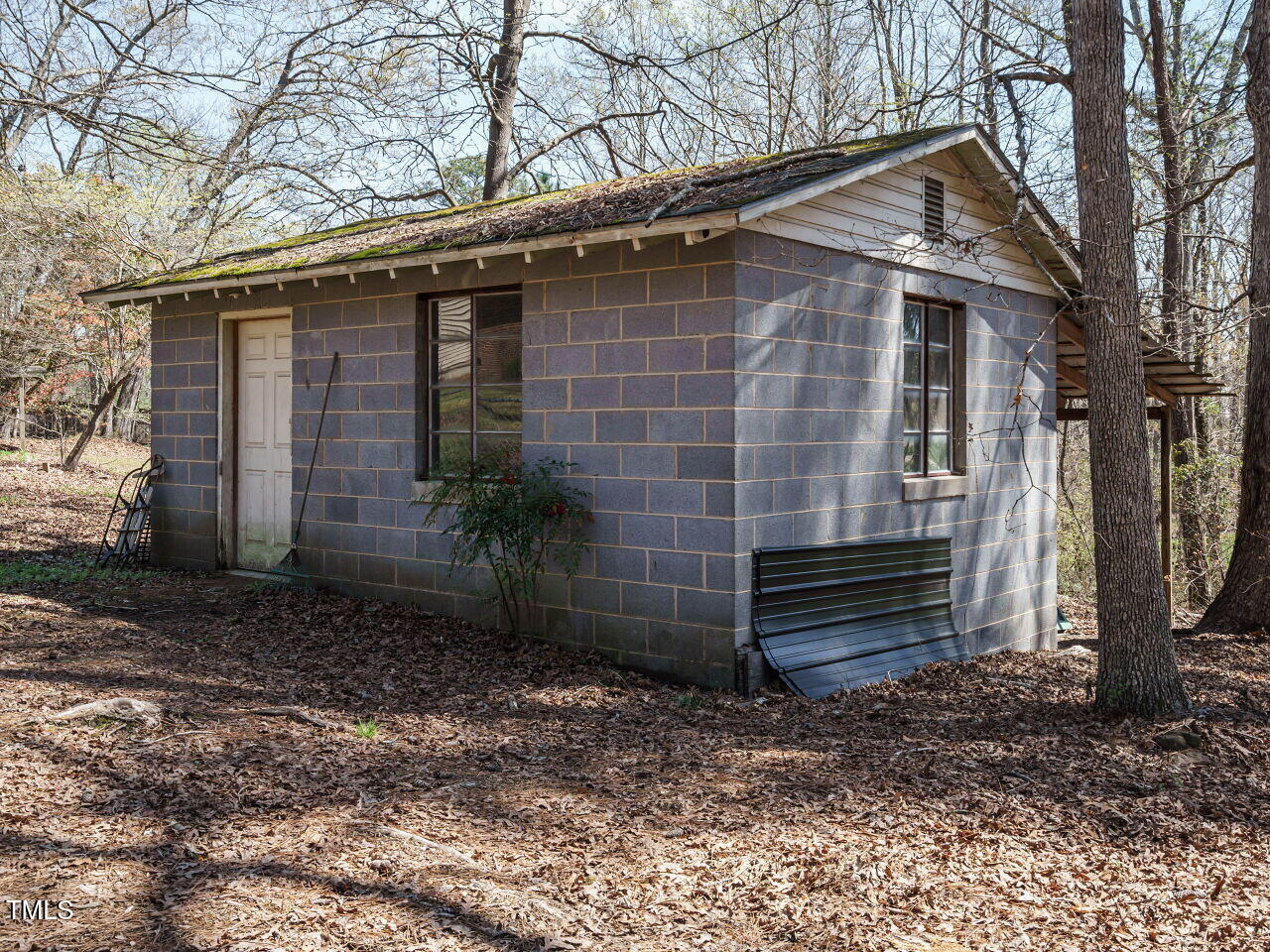 2201 Spring Lane