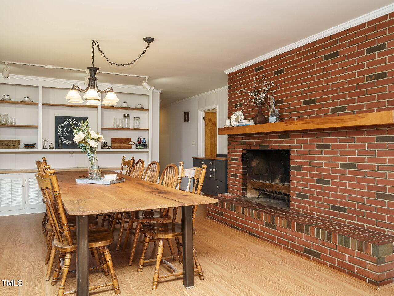 2201 Spring Lane