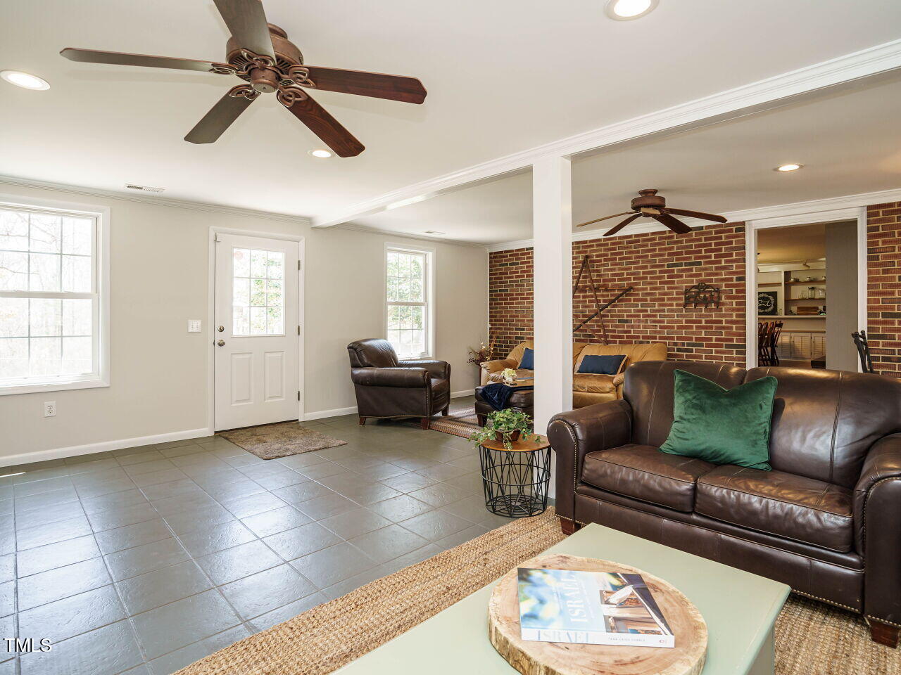 2201 Spring Lane