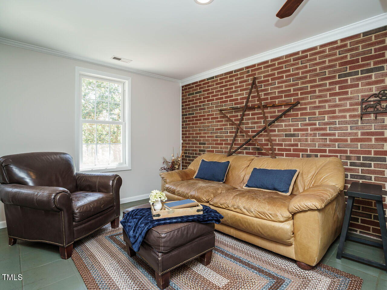 2201 Spring Lane
