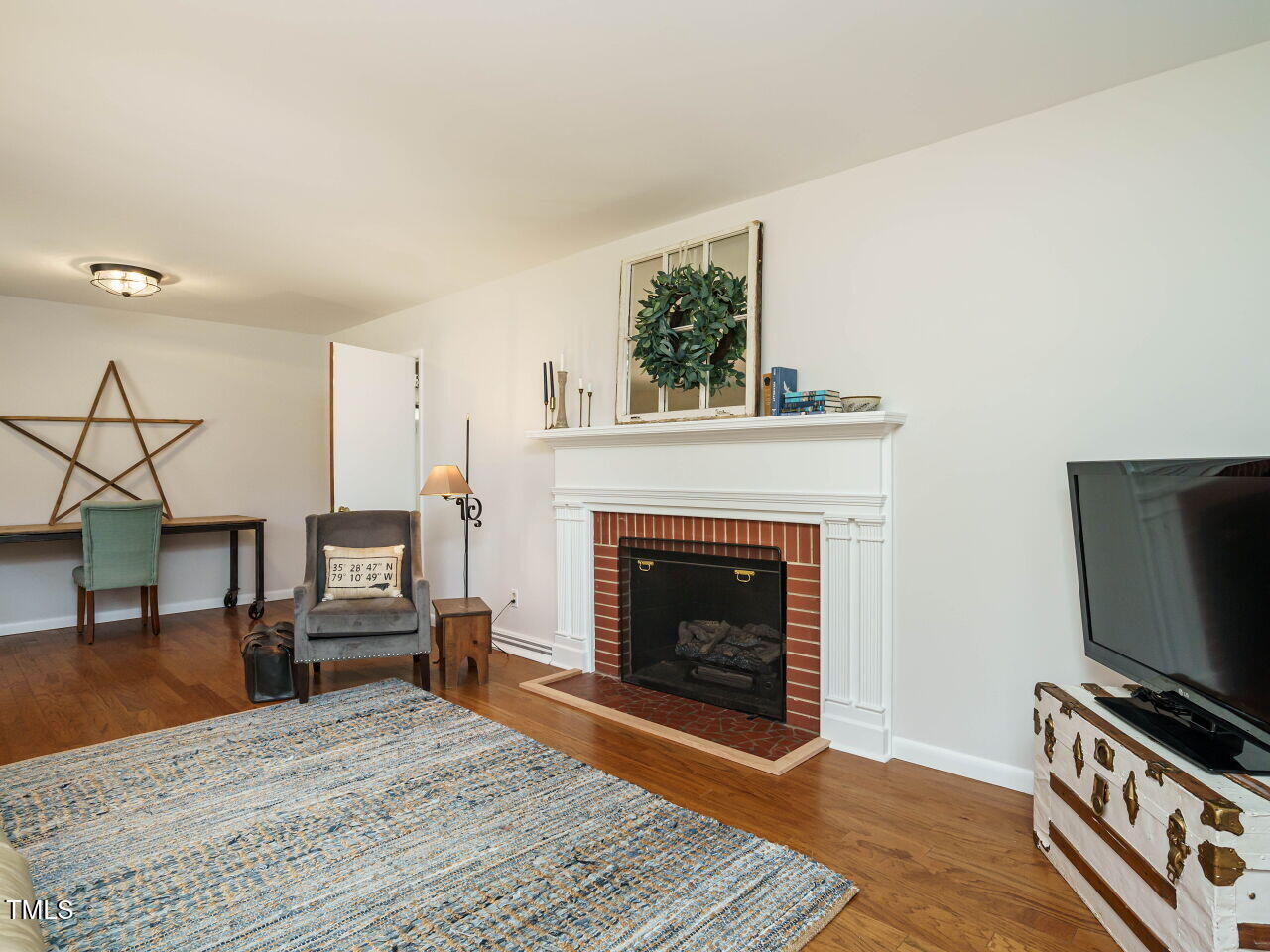 2201 Spring Lane
