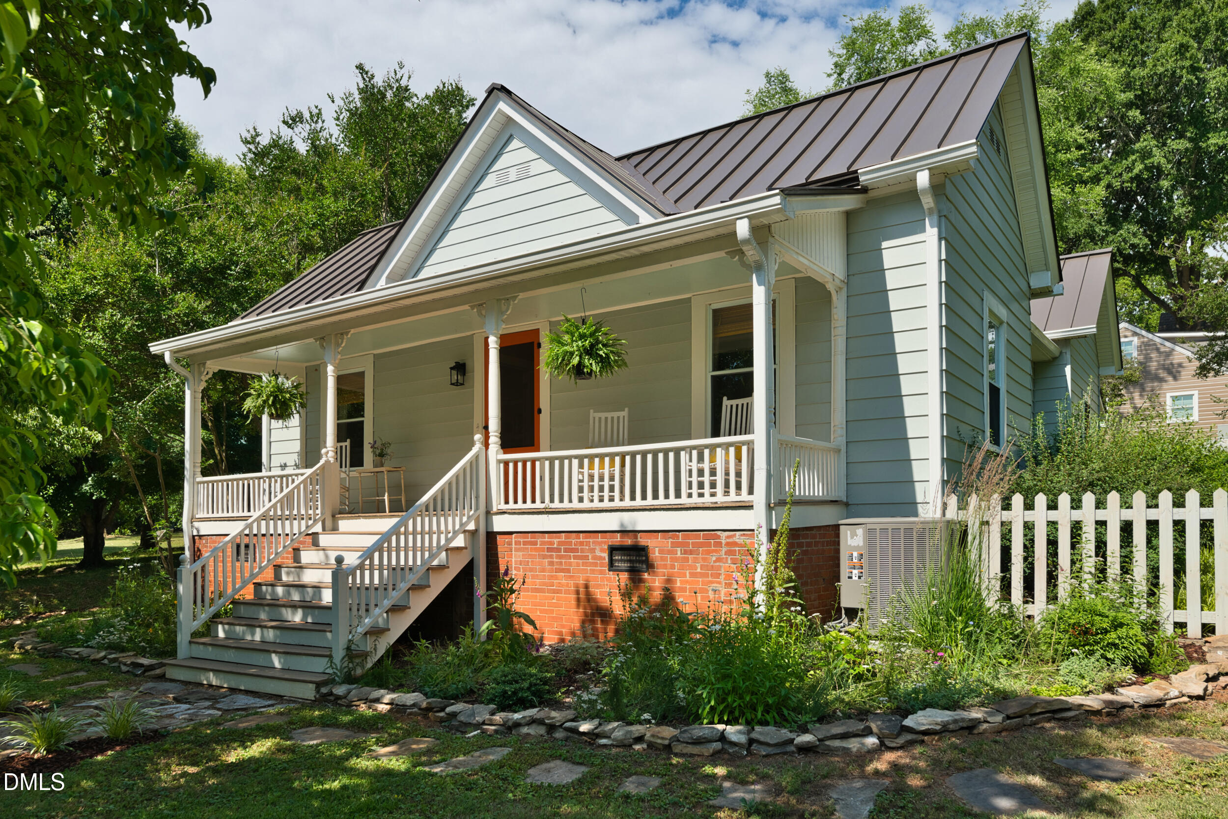 108 S Occoneechee Street