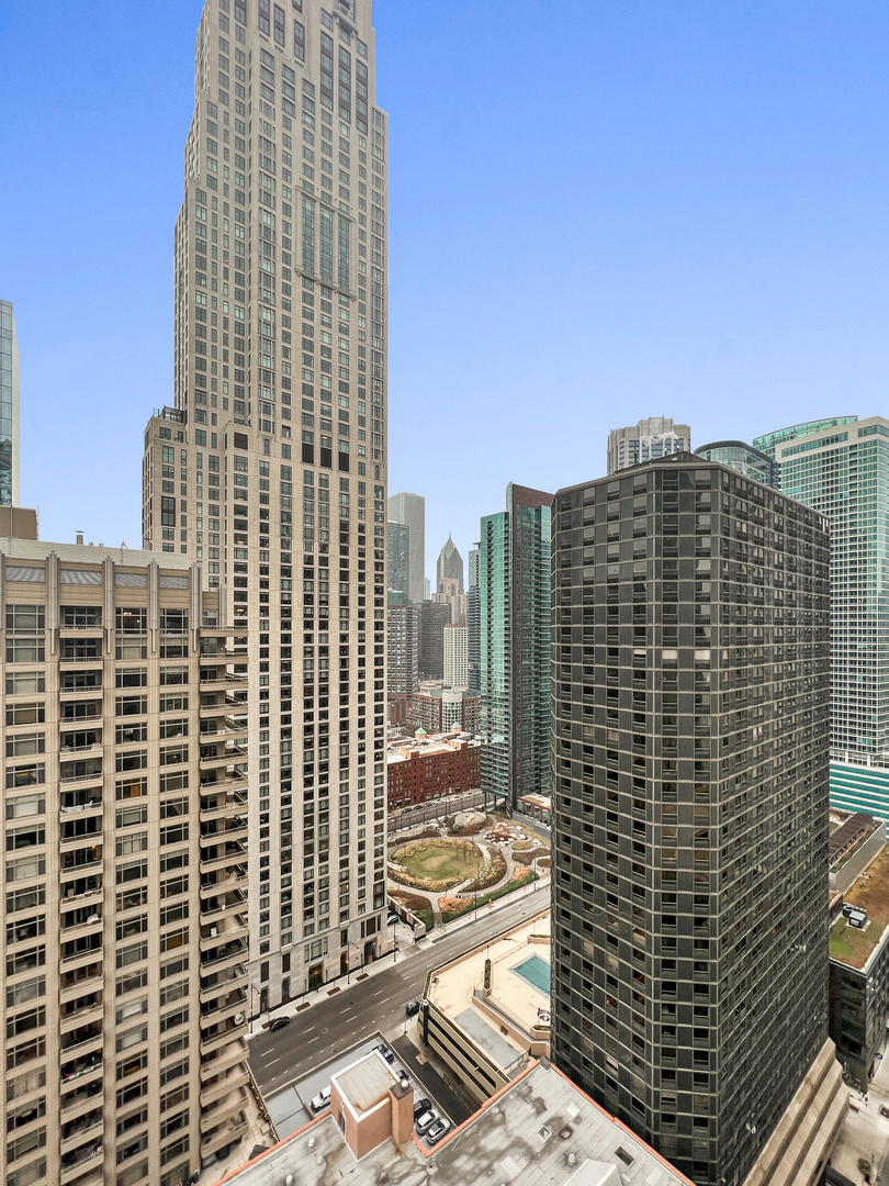 600 N LAKE SHORE Drive Unit: 2708