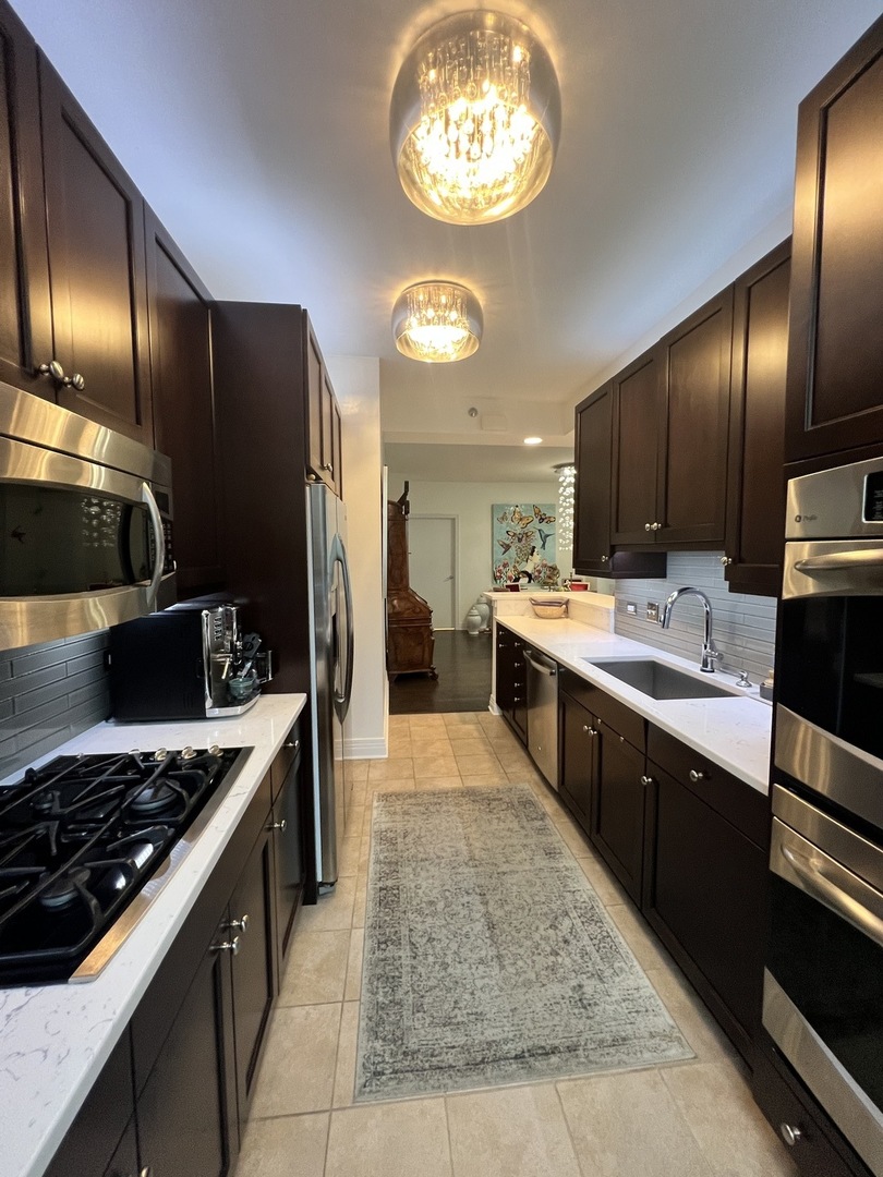 600 N LAKE SHORE Drive Unit: 2708
