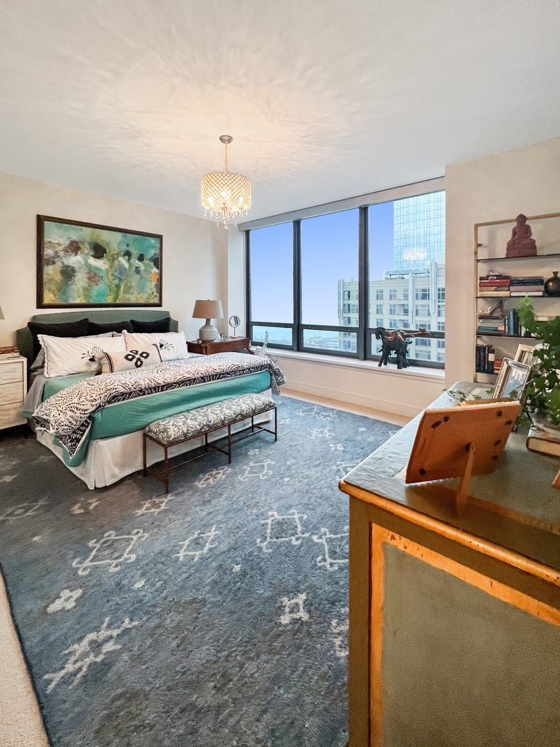 600 N LAKE SHORE Drive Unit: 2708