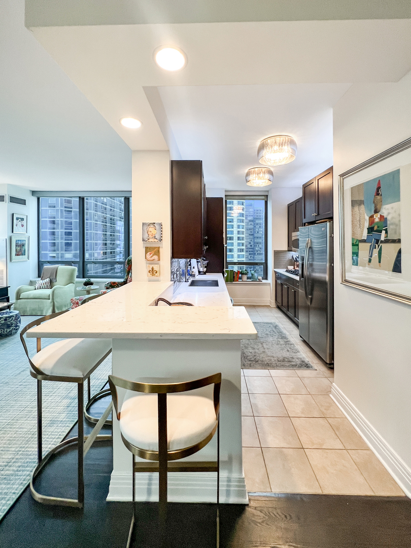 600 N LAKE SHORE Drive Unit: 2708