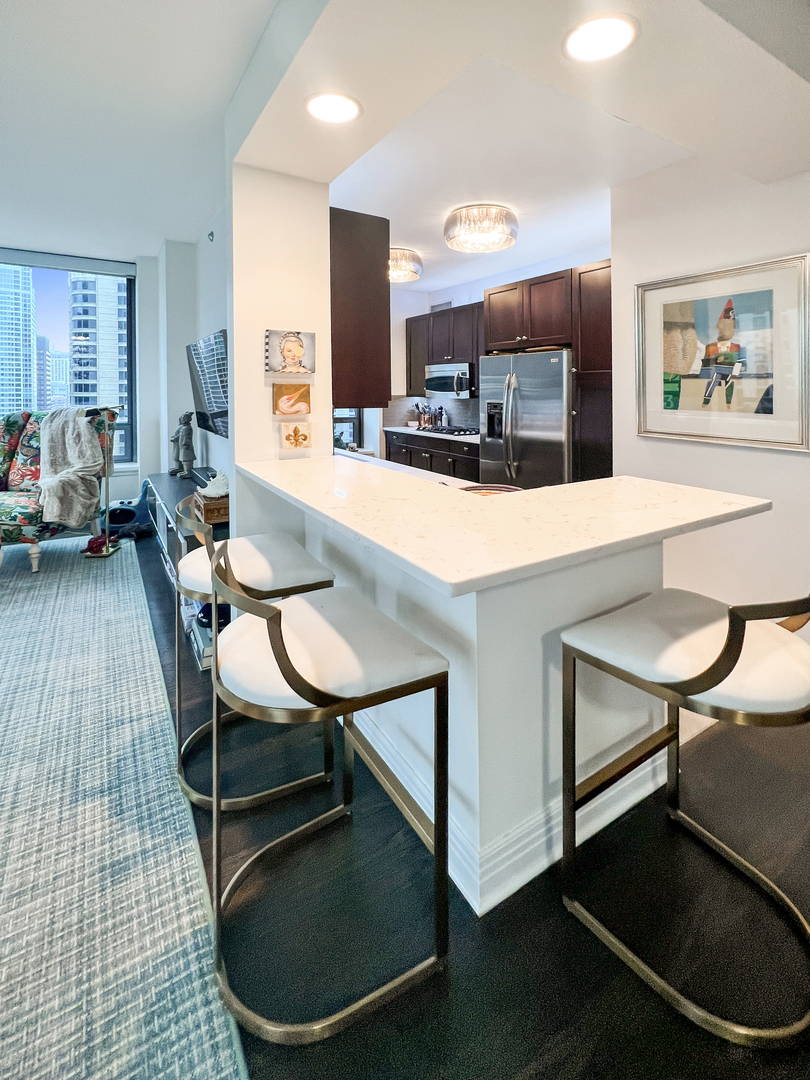 600 N LAKE SHORE Drive Unit: 2708