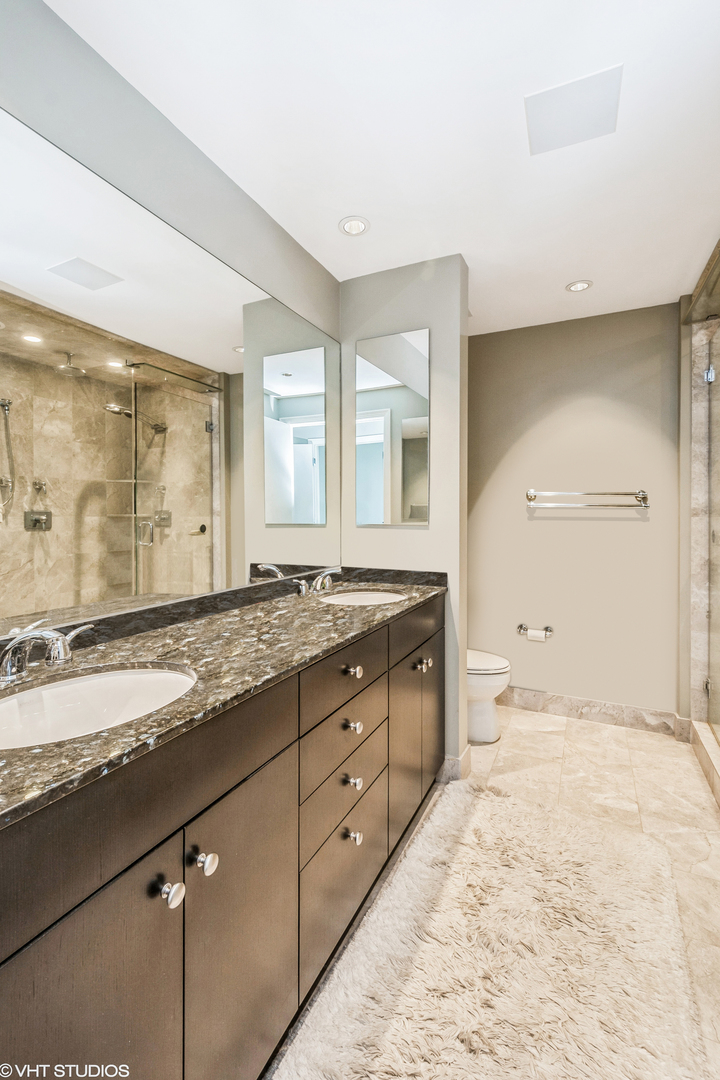 600 N Lake Shore Drive Unit: 915
