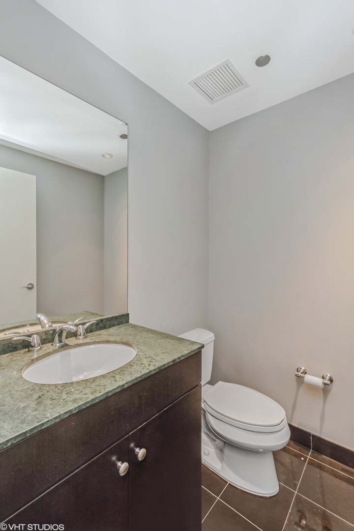 600 N Lake Shore Drive Unit: 915