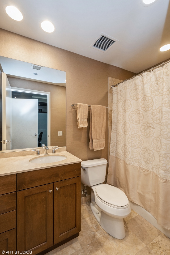 600 N LAKE SHORE Drive Unit: 3711