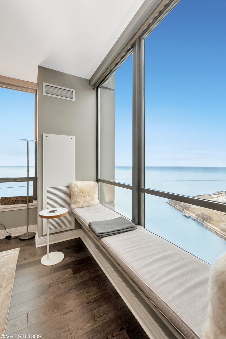 600 N LAKE SHORE Drive Unit: 3711