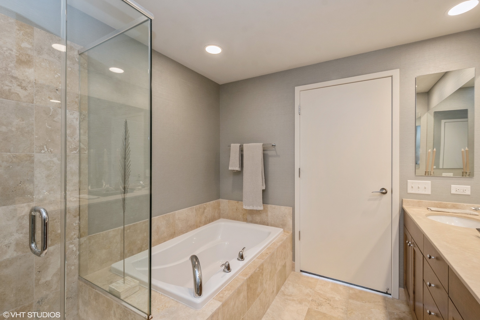600 N LAKE SHORE Drive Unit: 3711