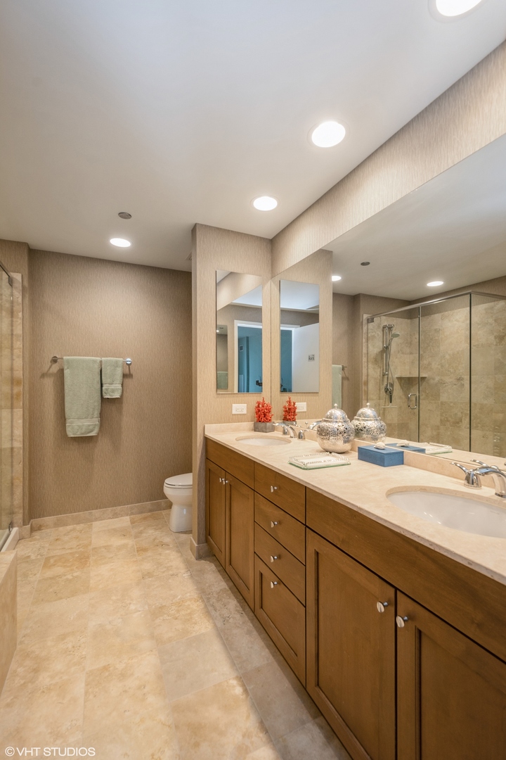 600 N LAKE SHORE Drive Unit: 3711