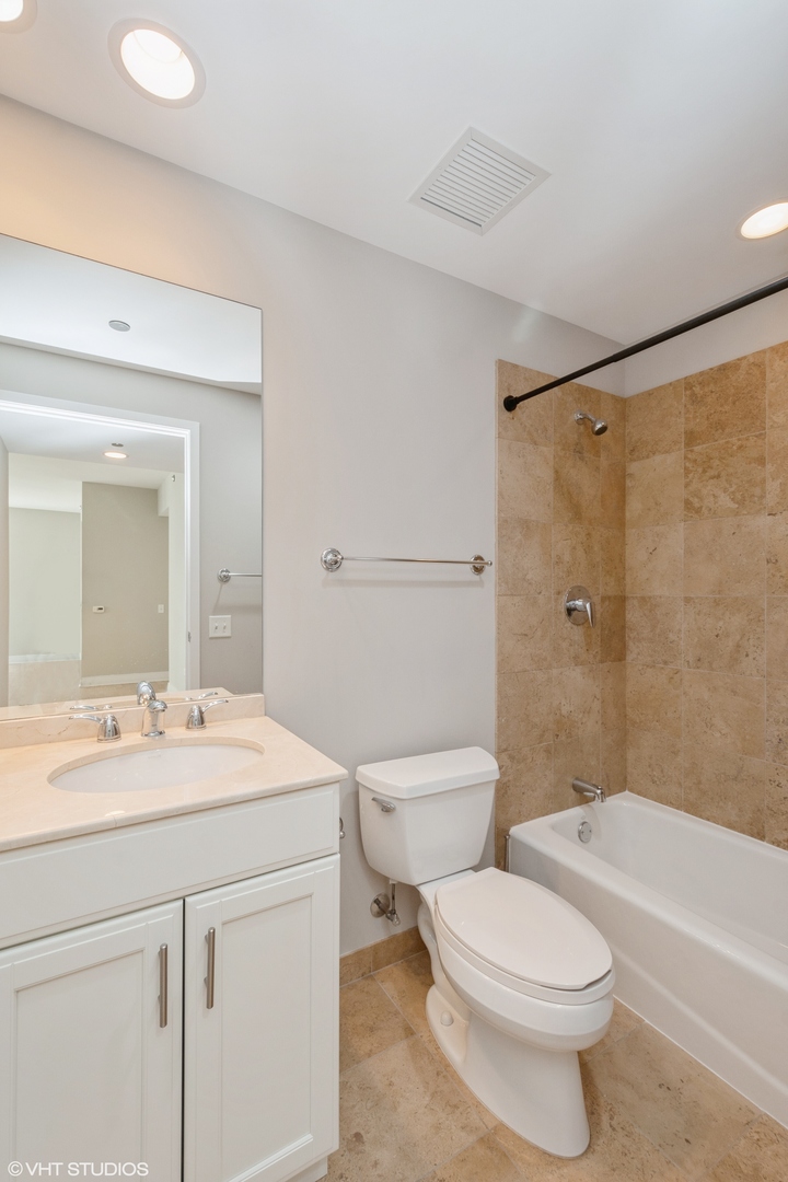 600 N Lake Shore Drive Unit: 2109