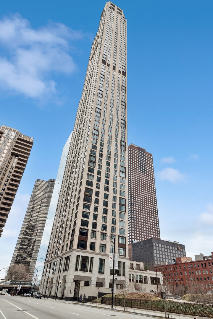 451 E Grand Avenue Unit: 4303