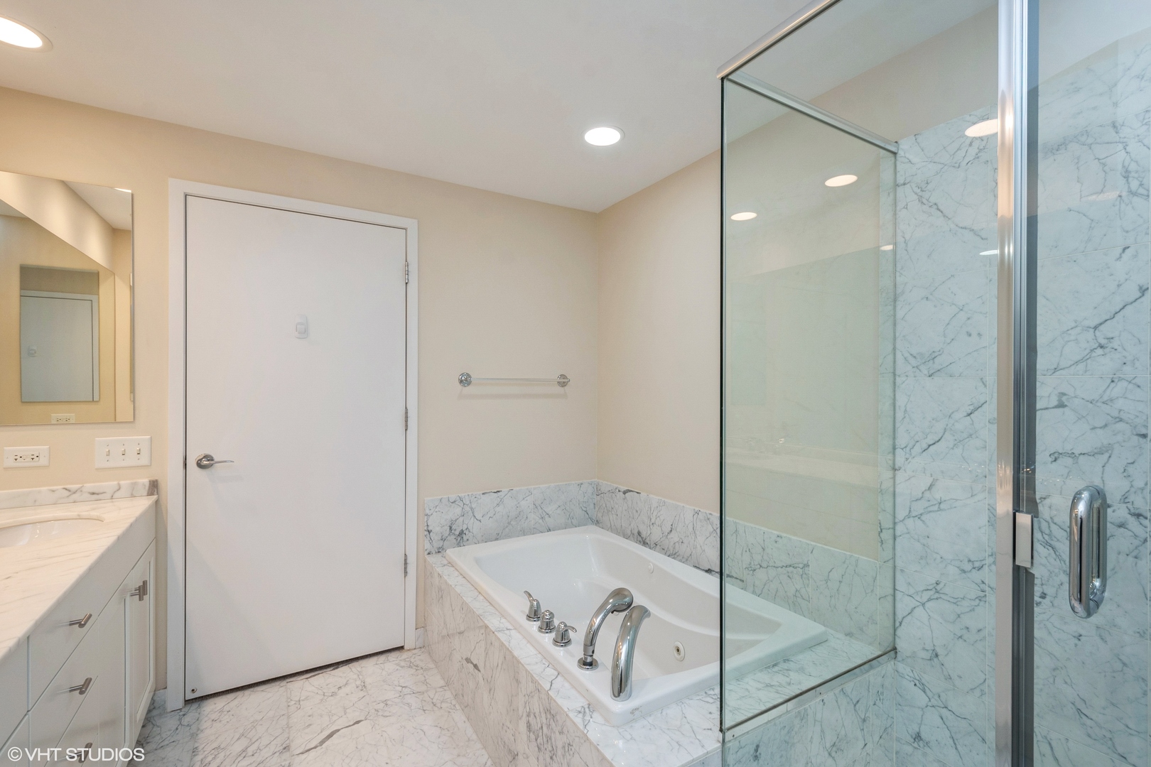 600 N LAKE SHORE Drive Unit: 1011