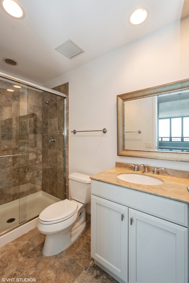 600 N LAKE SHORE Drive Unit: 1011