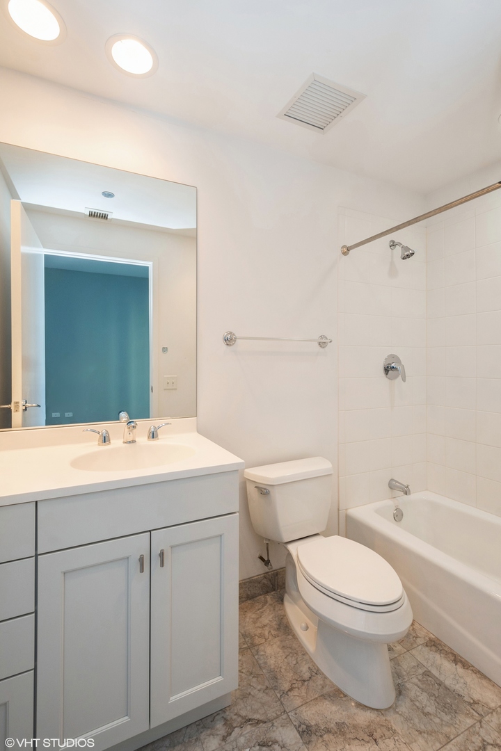 600 N LAKE SHORE Drive Unit: 1011