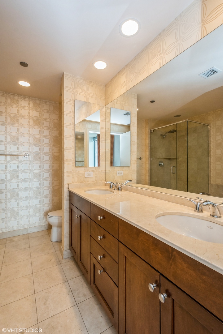 600 N Lake Shore Drive Unit: 3802
