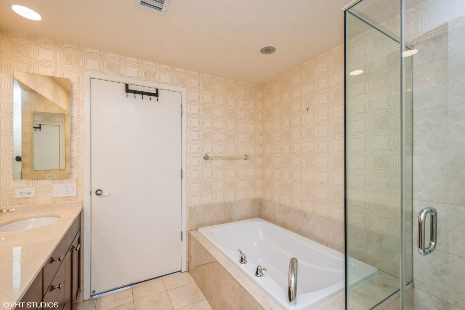 600 N Lake Shore Drive Unit: 3802