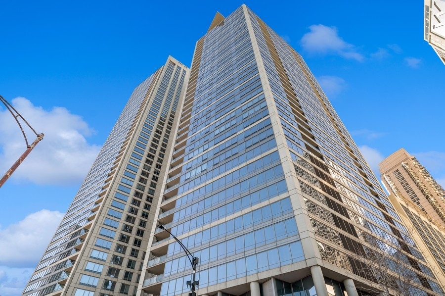 600 N Lake Shore Drive Unit: 1907